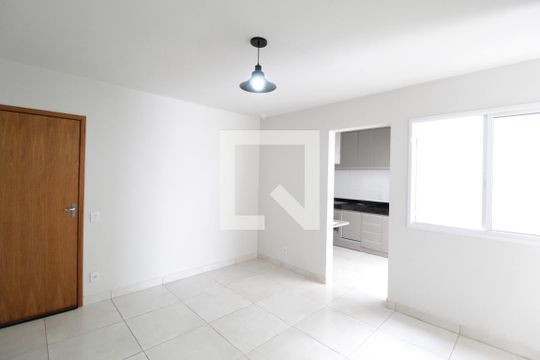 Sala de apartamento para alugar com 2 quartos, 67m² em Tibery, Uberlândia