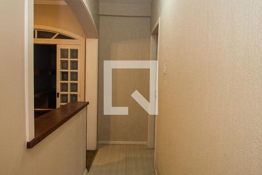 Corredor de casa à venda com 6 quartos, 450m² em Vila Nova, Porto Alegre