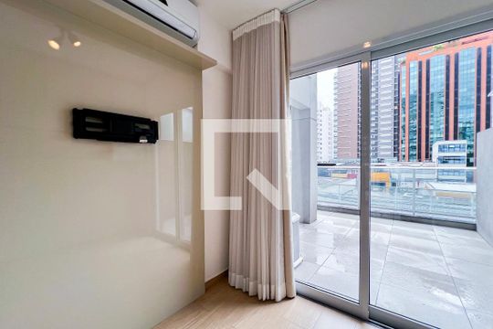 Quarto  de apartamento para alugar com 1 quarto, 65m² em Indianópolis, São Paulo
