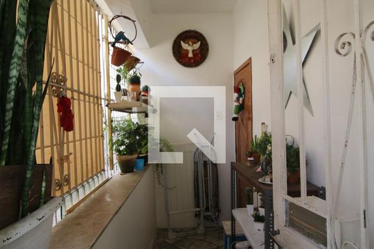 Hall de entrada de apartamento para alugar com 2 quartos, 52m² em Olaria, Rio de Janeiro