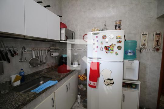 Cozinha de apartamento para alugar com 2 quartos, 52m² em Olaria, Rio de Janeiro