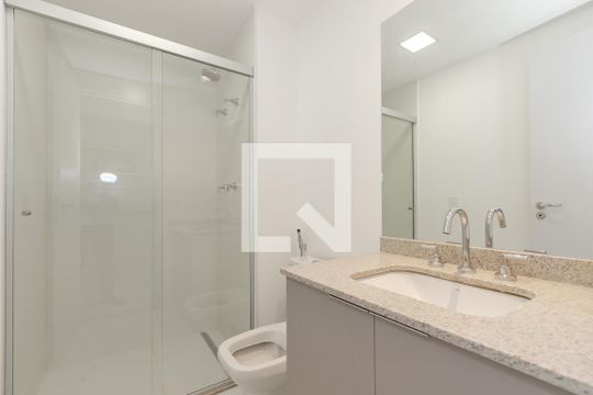Banheiro de kitnet/studio para alugar com 1 quarto, 25m² em Campo Belo, São Paulo