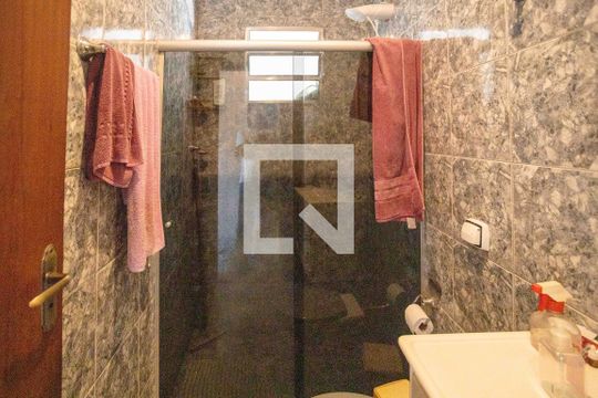 Banheiro da Suíte 1 de casa à venda com 2 quartos, 250m² em Jardim Miriam, São Paulo