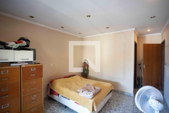Quarto Suíte 1 de casa à venda com 2 quartos, 250m² em Jardim Miriam, São Paulo