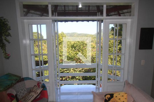 Vista de casa de condomínio à venda com 3 quartos, 250m² em Badu, Niterói
