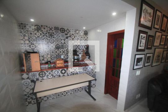 Sala de casa de condomínio à venda com 3 quartos, 250m² em Badu, Niterói