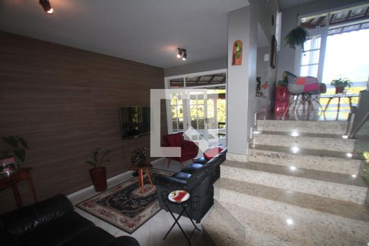 Sala de casa de condomínio à venda com 3 quartos, 250m² em Badu, Niterói