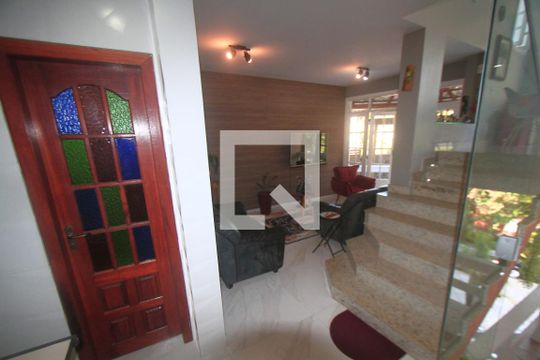 Sala de casa de condomínio à venda com 3 quartos, 250m² em Badu, Niterói