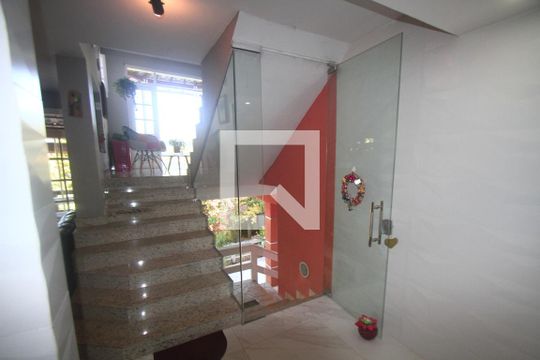 Sala de casa de condomínio à venda com 3 quartos, 250m² em Badu, Niterói