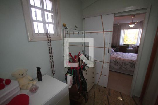 Banheiro Closet da suíteda Suíte de casa de condomínio à venda com 3 quartos, 250m² em Badu, Niterói