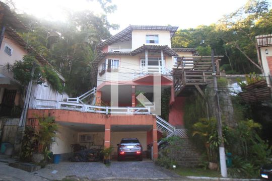 Casa de Condomínio à venda com 3 quartos, 250m² em Badu, Niterói