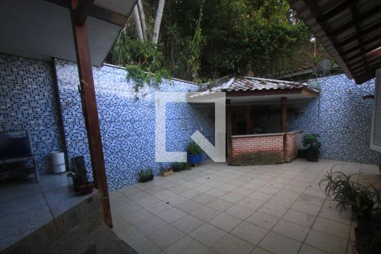 Churraqueira de casa de condomínio à venda com 3 quartos, 250m² em Badu, Niterói