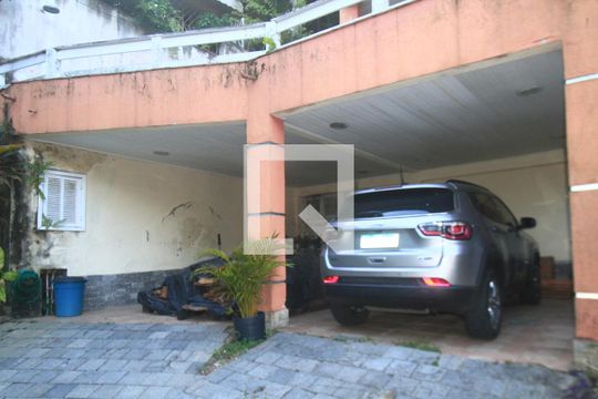 Garagem de casa de condomínio à venda com 3 quartos, 250m² em Badu, Niterói