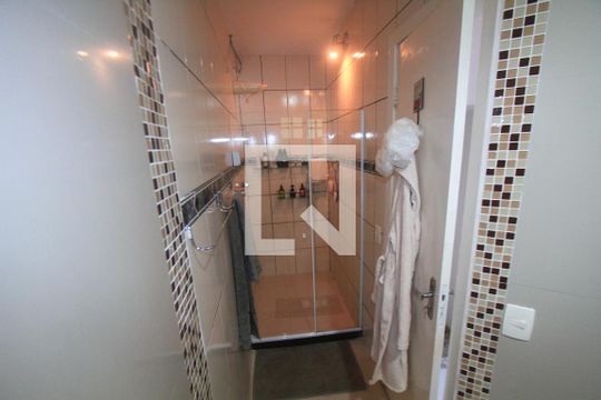 Banheiro Social de casa de condomínio à venda com 3 quartos, 250m² em Badu, Niterói