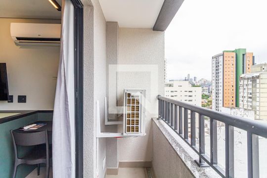 Varanda de kitnet/studio para alugar com 1 quarto, 25m² em Pinheiros, São Paulo