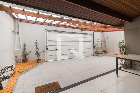Garagem de casa para alugar com 3 quartos, 250m² em Vila Ipiranga, Mogi das Cruzes