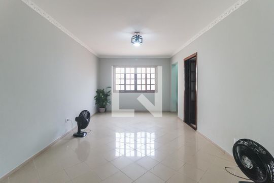 Casa para alugar com 3 quartos, 250m² em Vila Ipiranga, Mogi das Cruzes