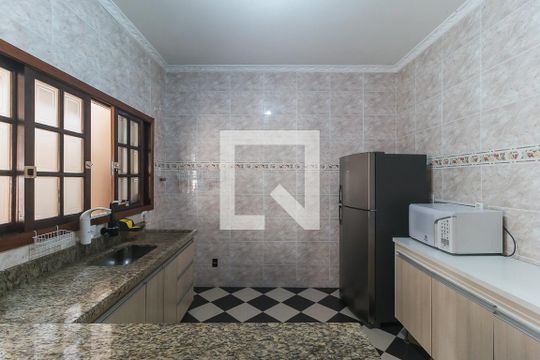 Cozinha de casa para alugar com 3 quartos, 250m² em Vila Ipiranga, Mogi das Cruzes