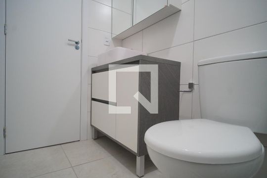 Banheiro de apartamento à venda com 2 quartos, 57m² em Primavera, Novo Hamburgo