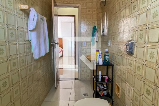 Banheiro de apartamento à venda com 3 quartos, 95m² em Caiçaras, Belo Horizonte
