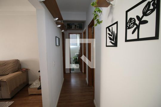 Corredor de apartamento à venda com 3 quartos, 82m² em Olaria, Rio de Janeiro