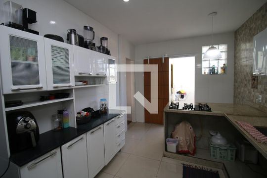 Cozinha de apartamento à venda com 3 quartos, 82m² em Olaria, Rio de Janeiro