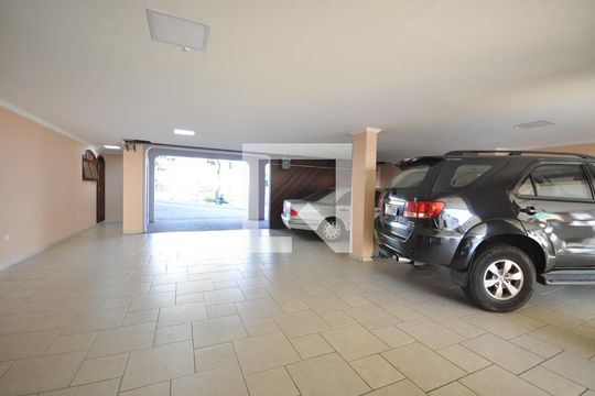 Garagem de casa à venda com 5 quartos, 650m² em Jardim Guapira, São Paulo