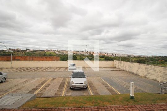 Vista do Quarto 1 de apartamento para alugar com 2 quartos, 48m² em Vila Aeroporto, Sorocaba