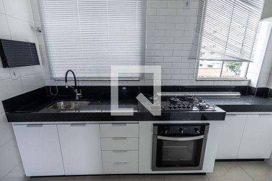 Cozinha de apartamento à venda com 3 quartos, 110m² em Santa Mônica, Belo Horizonte