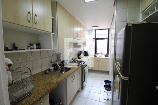 Cozinha de apartamento para alugar com 2 quartos, 75m² em Jardim Paraíso, São Paulo