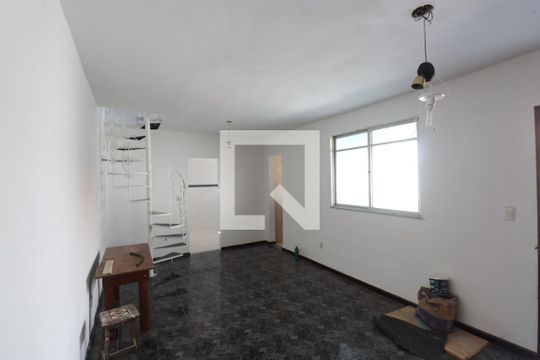 Sala de casa de condomínio para alugar com 3 quartos, 97m² em Rio do Ouro, São Gonçalo