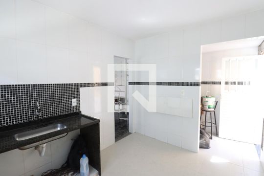 Cozinha de casa de condomínio para alugar com 3 quartos, 97m² em Rio do Ouro, São Gonçalo