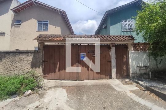Fachada de casa de condomínio para alugar com 3 quartos, 97m² em Rio do Ouro, São Gonçalo
