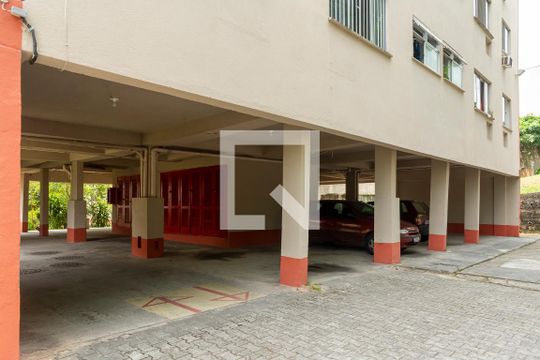 Área externa - Garagem de apartamento para alugar com 2 quartos, 65m² em Taquara, Rio de Janeiro