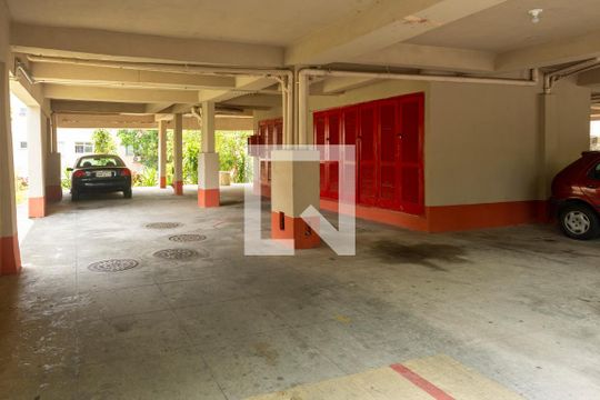 Área externa - Garagem de apartamento para alugar com 2 quartos, 65m² em Taquara, Rio de Janeiro