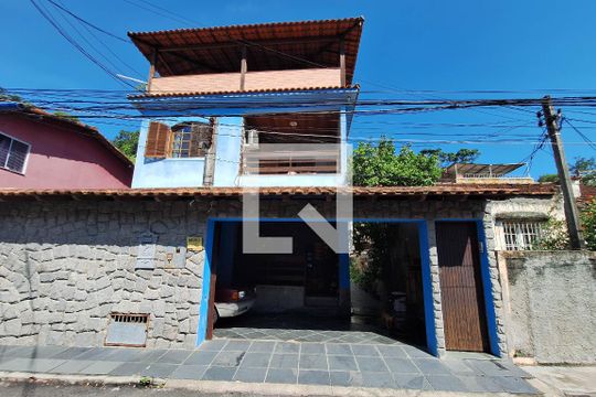 Fachada de casa à venda com 3 quartos, 300m² em Fonseca, Niterói