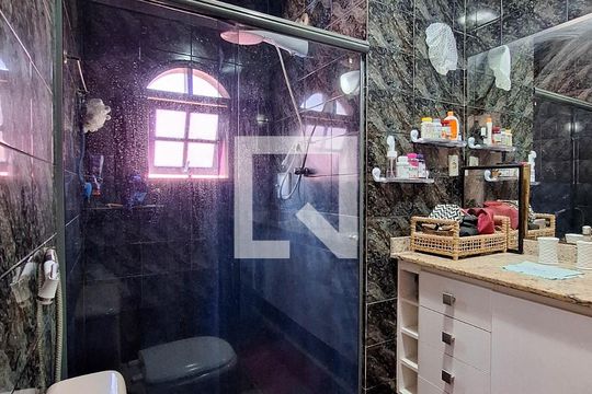 Banheiro da Suíte 1 de casa à venda com 3 quartos, 300m² em Fonseca, Niterói