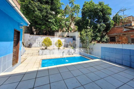 Piscina de casa à venda com 3 quartos, 300m² em Fonseca, Niterói
