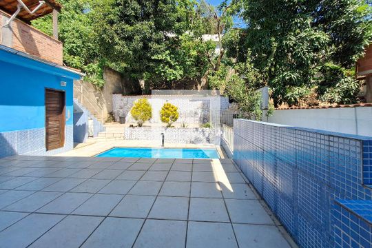 Piscina de casa à venda com 3 quartos, 300m² em Fonseca, Niterói