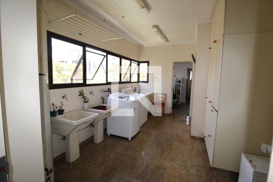 Área de Serviço de apartamento para alugar com 4 quartos, 500m² em Vila Suzana, São Paulo