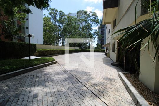 Área comum de apartamento para alugar com 4 quartos, 500m² em Vila Suzana, São Paulo