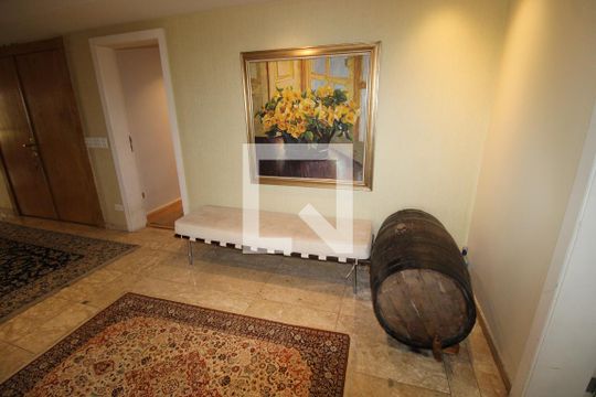 Hall de entrada de apartamento para alugar com 4 quartos, 500m² em Vila Suzana, São Paulo