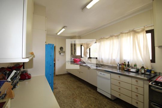 Cozinha de apartamento para alugar com 4 quartos, 500m² em Vila Suzana, São Paulo