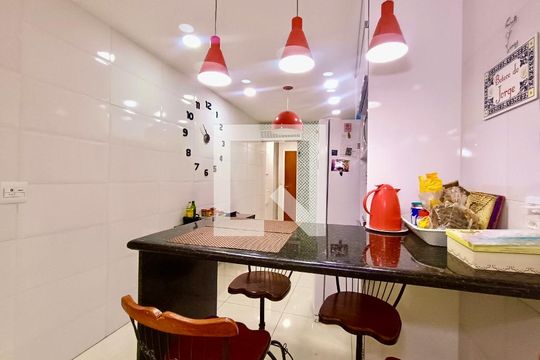 Cozinha americana de apartamento para alugar com 3 quartos, 132m² em Copacabana, Rio de Janeiro