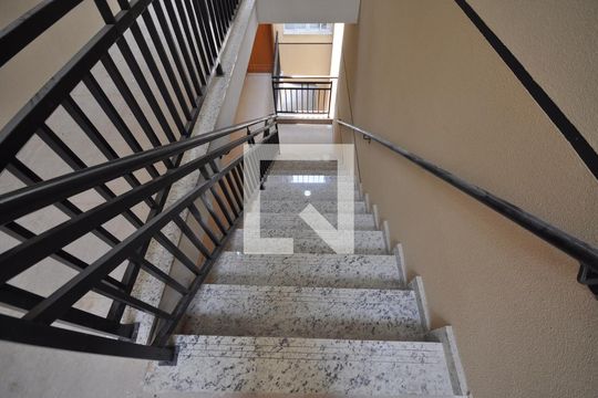 Escada de apartamento à venda com 2 quartos, 43m² em Vila Mazzei, São Paulo