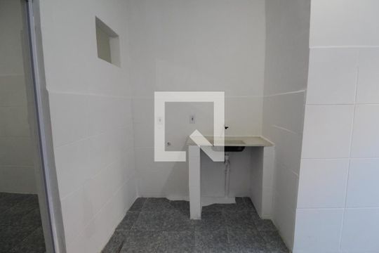 Cozinha de kitnet/studio para alugar com 1 quarto, 25m² em Gardênia Azul, Rio de Janeiro