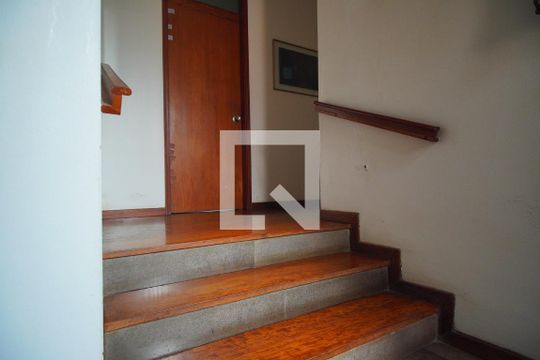 Acesso  as Quartos  de casa à venda com 5 quartos, 591m² em Boa Vista, Porto Alegre