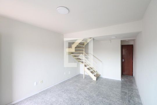 Sala de apartamento para alugar com 2 quartos, 52m² em Galo Branco, São Gonçalo