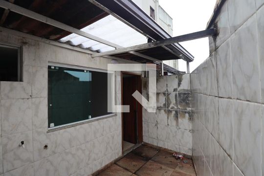 Área de Serviço de apartamento para alugar com 2 quartos, 52m² em Galo Branco, São Gonçalo