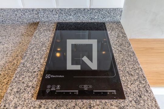 Cozinha de apartamento para alugar com 1 quarto, 29m² em Pinheiros, São Paulo